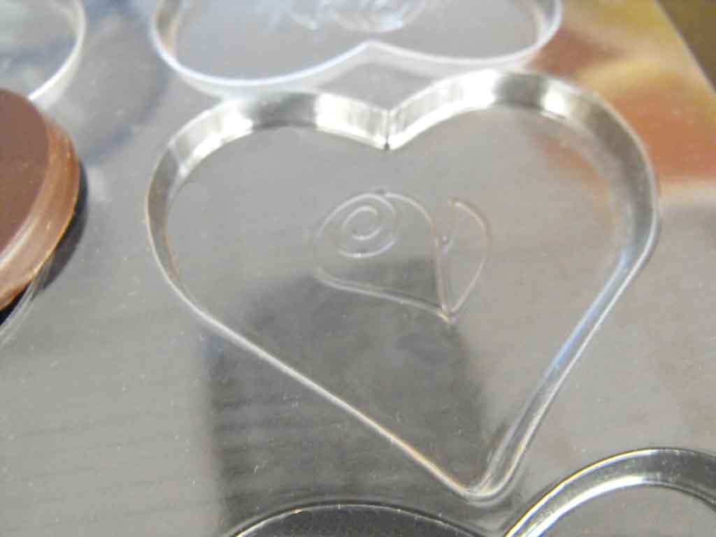 forme din plastic pentru turnat ciocolata model inima.